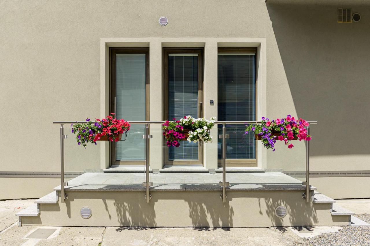 Le Rondini Hotel Tirano Exterior foto